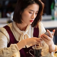 女人和男人暧昧会有的几个步骤，走到这一步，就是默许男人越界了