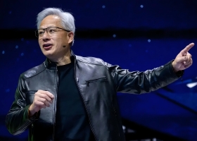 黄仁勋回应Anthropic与美军方争执：科技领袖不要制造AI恐慌